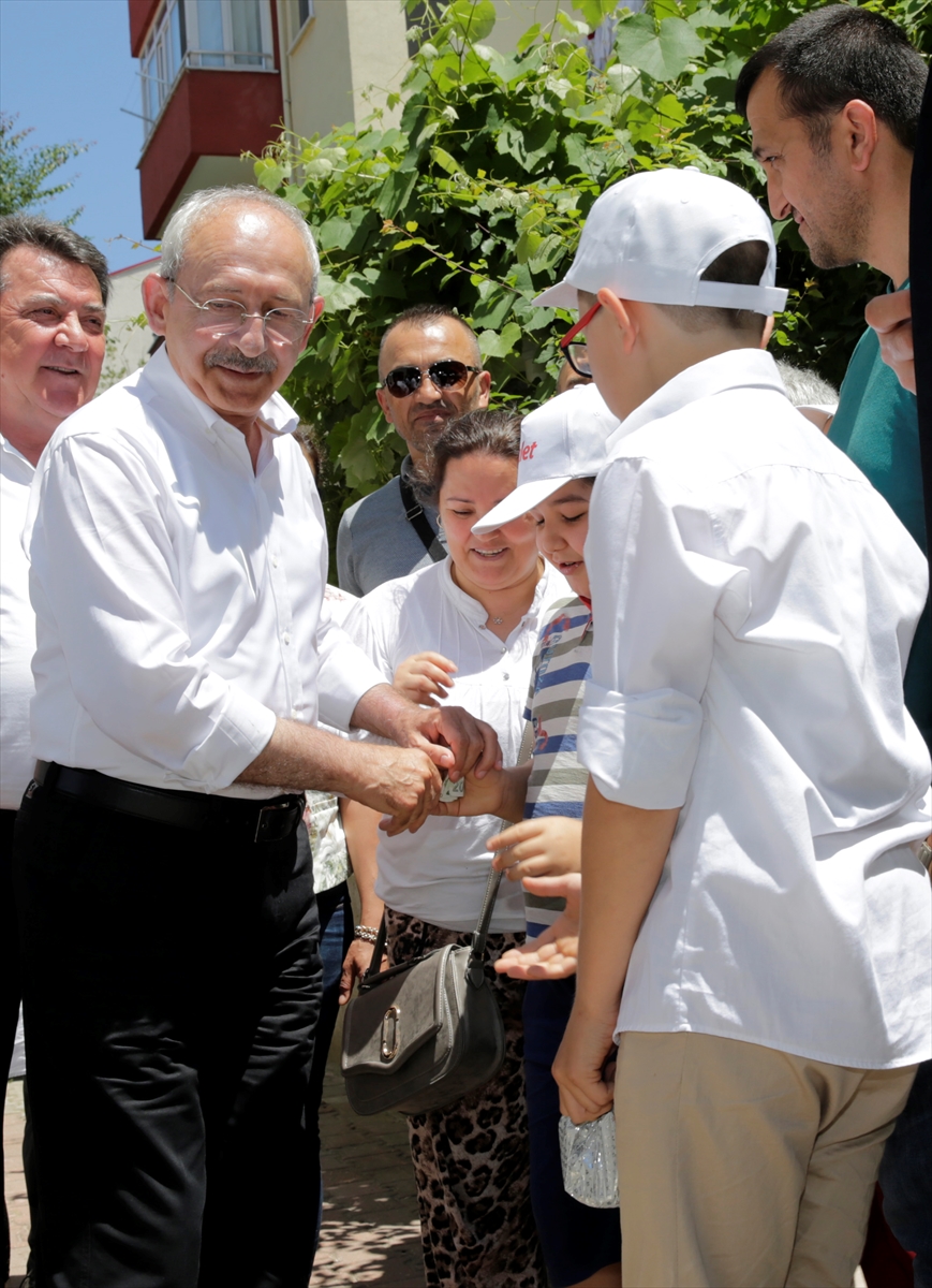 Kılıçdaroğlu Bolu'da vatandaşlarla bayramlaştı