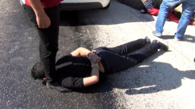 Bakan Soylu açıkladı! Canlı bombanın üzerine atladılar