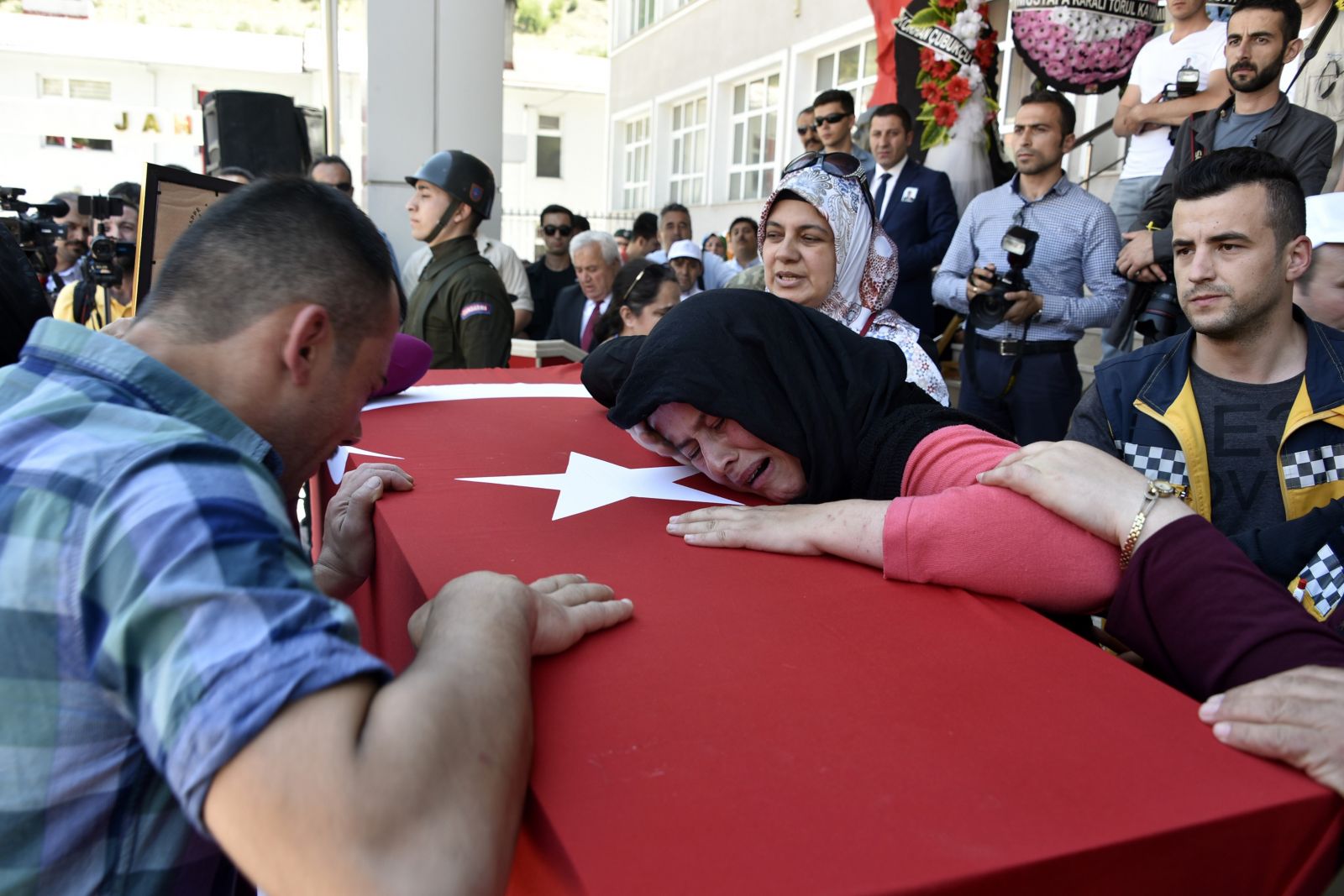 Şehit öğretmen Yılmaz uğurlandı