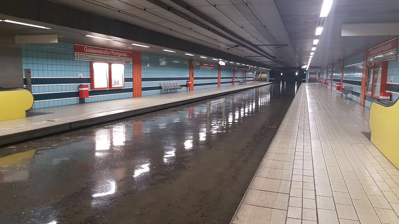 Köln yağmur sularına teslim oldu