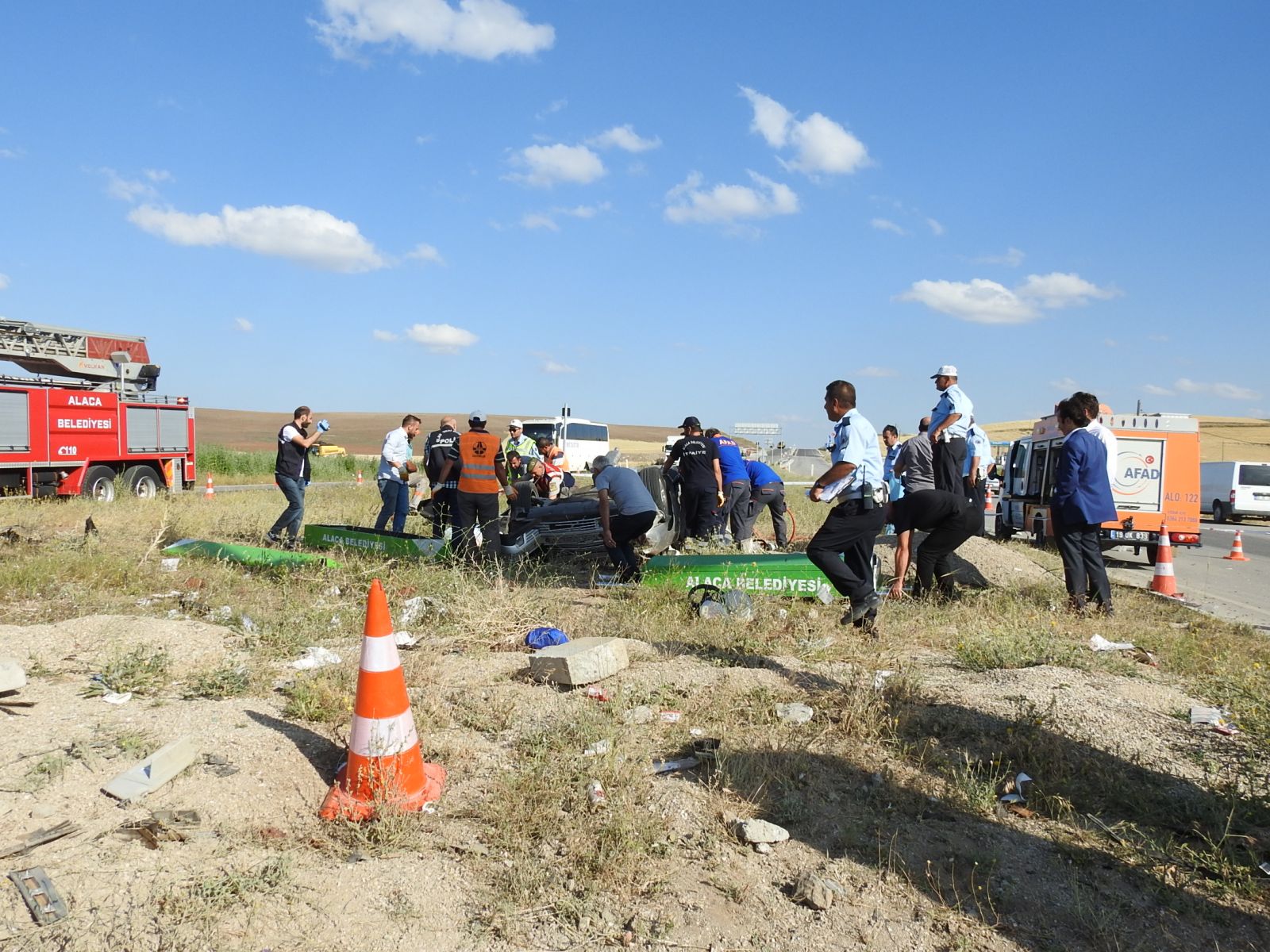 Çorum'da feci kaza: 3 ölü, 32 yaralı