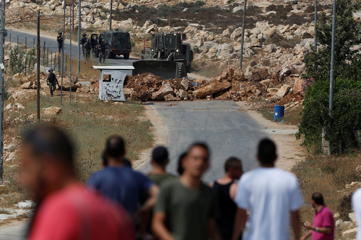 İsrail'den Filistin köyüne baskın