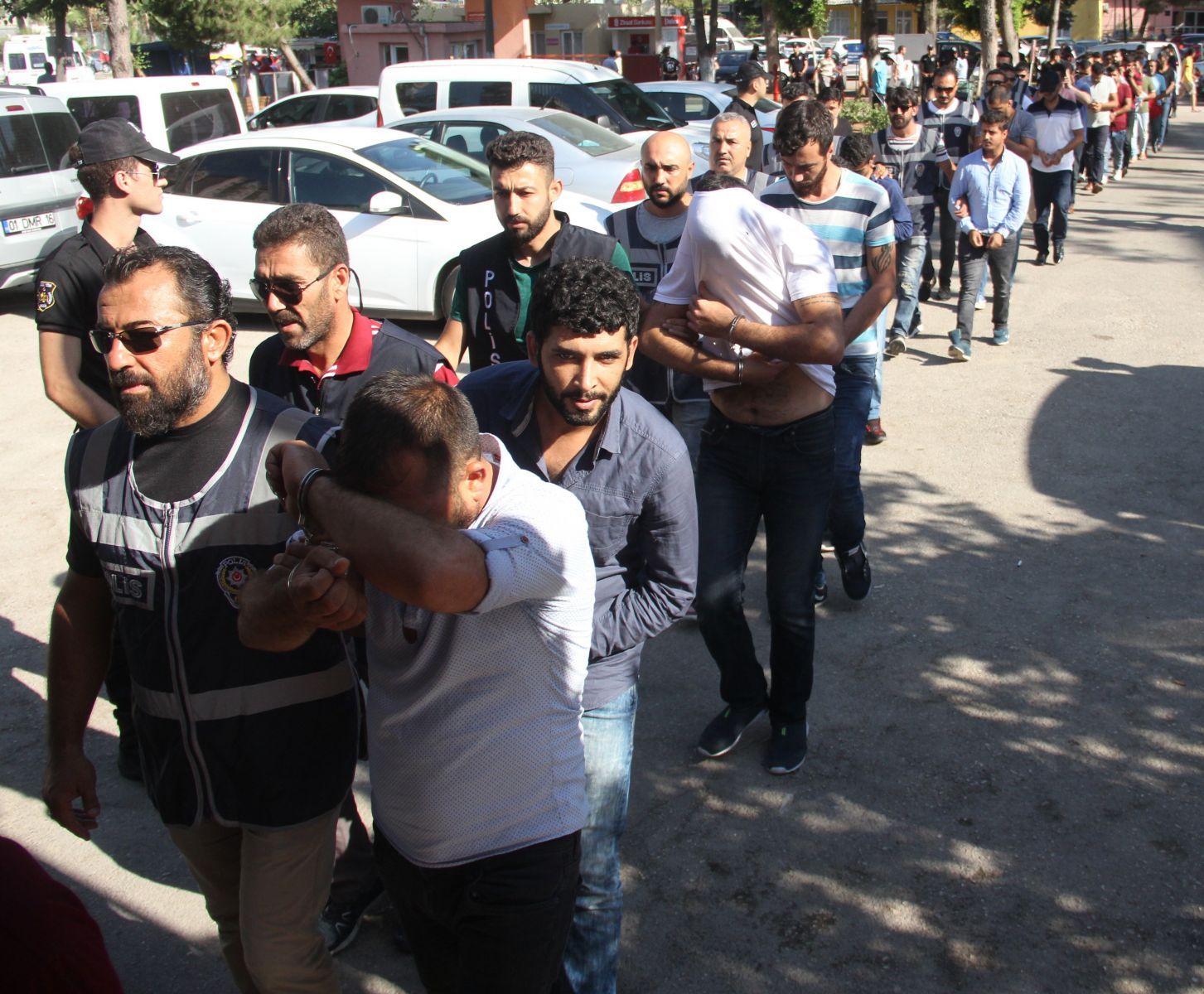 5 sahte polis çetesi çökertildi