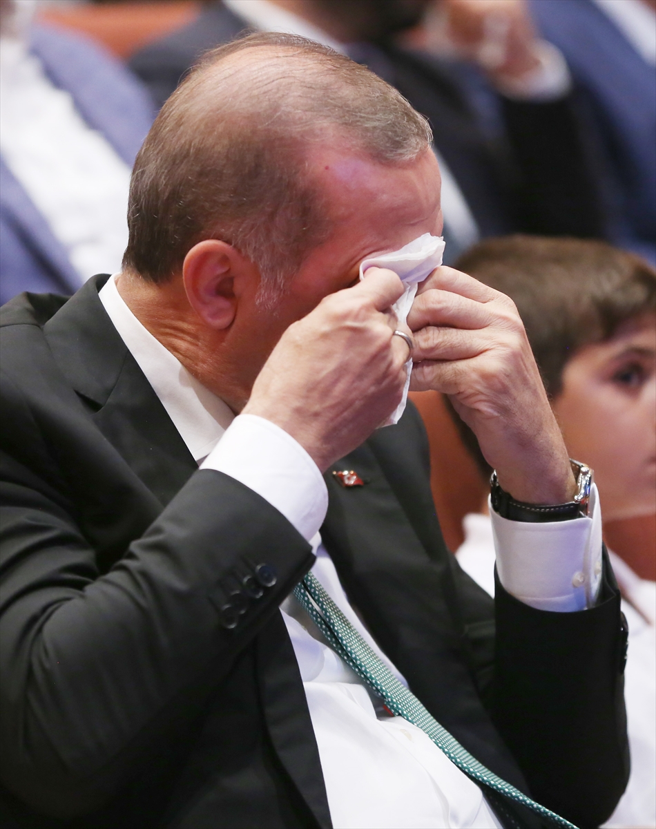 Cumhurbaşkanı Erdoğan'ın gözyaşları