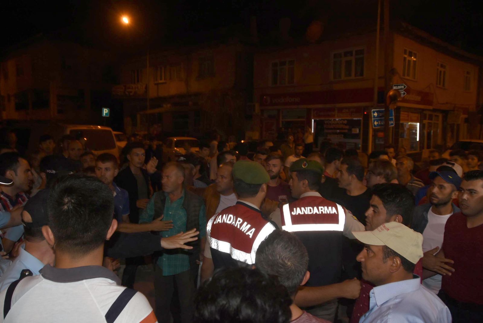 Kütahya'da tehlikeli gerginlik! İlçe sabaha kadar uyumadı...