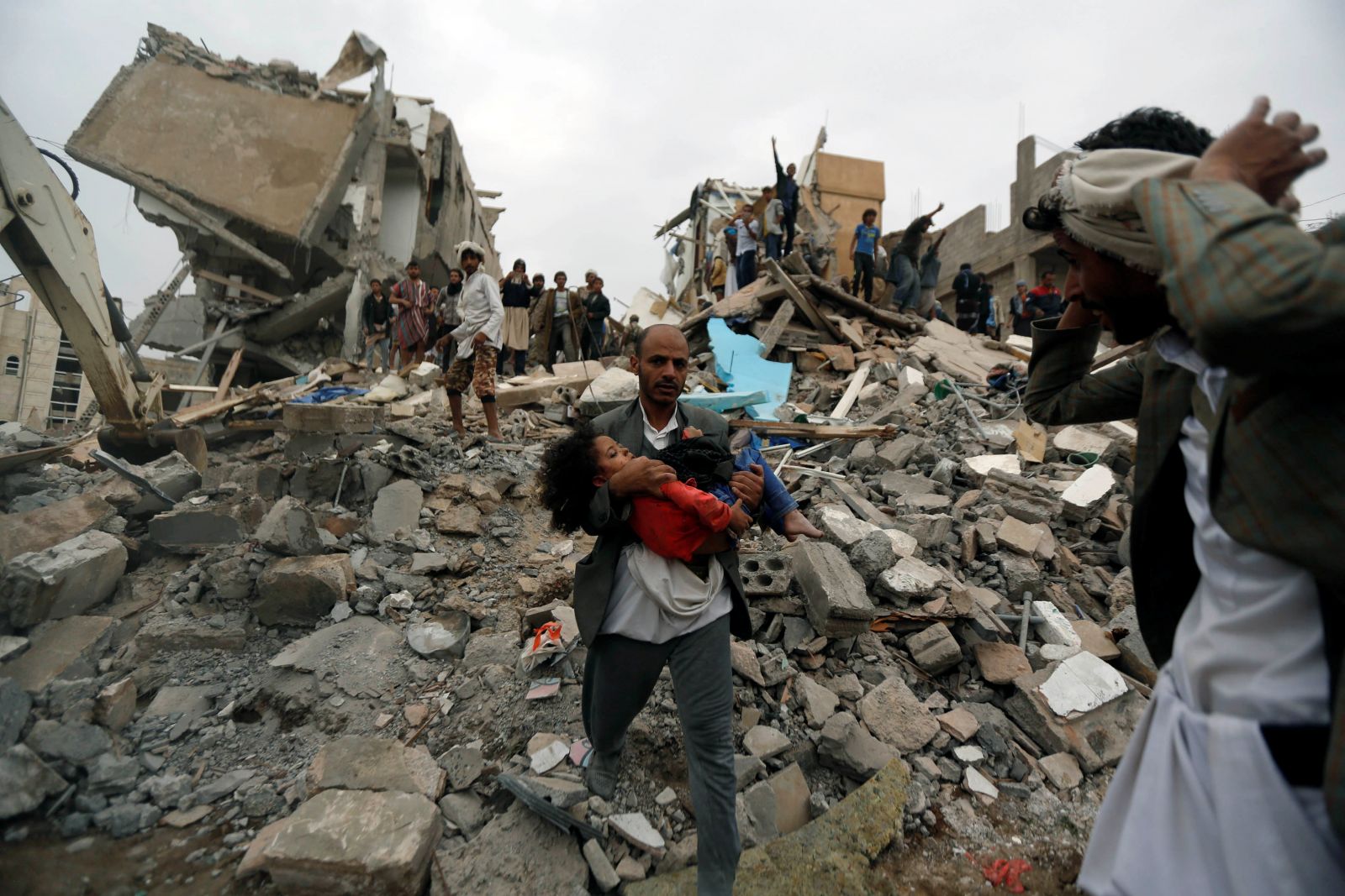 Suudi Arabistan, Yemen'i vurdu: Çok sayıda ölü var