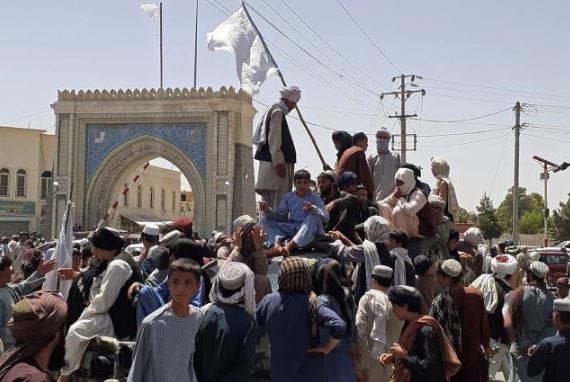 Taliban Cumhurbaşkanlığı Sarayı’nı ele geçirdi!