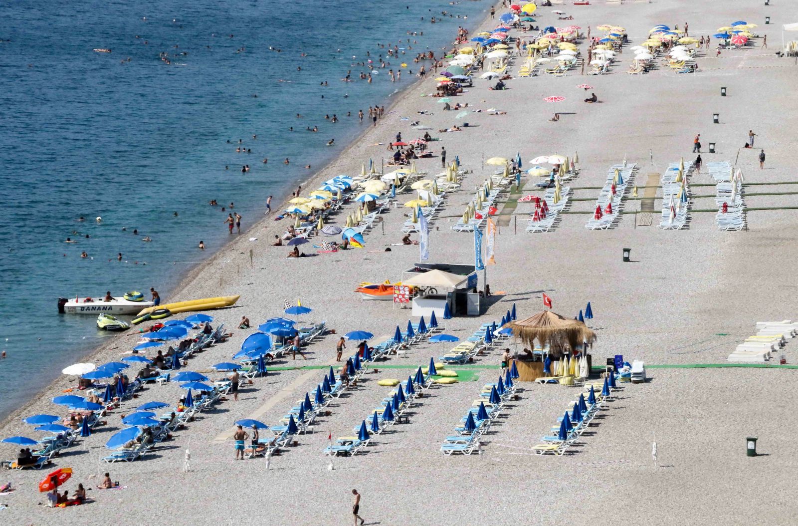 Antalya'nın dünyaca ünlü plajında şaşırtan görüntü