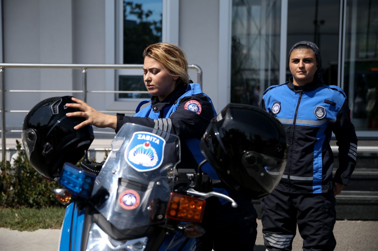 İstanbul'da motosikletli kadın zabıta ekipleri görev başında