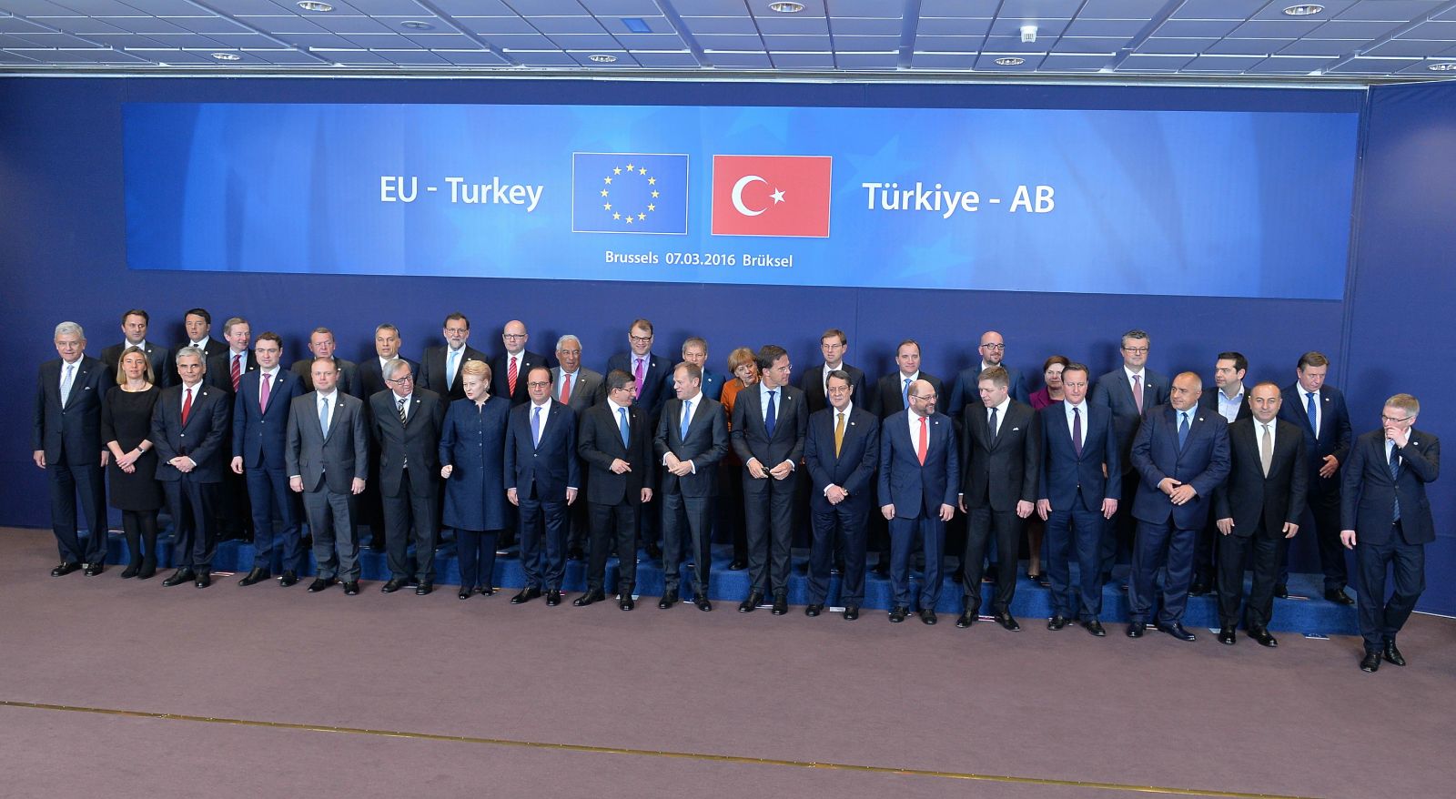 Aile fotoğrafına "Türk bayrağı" ayarı