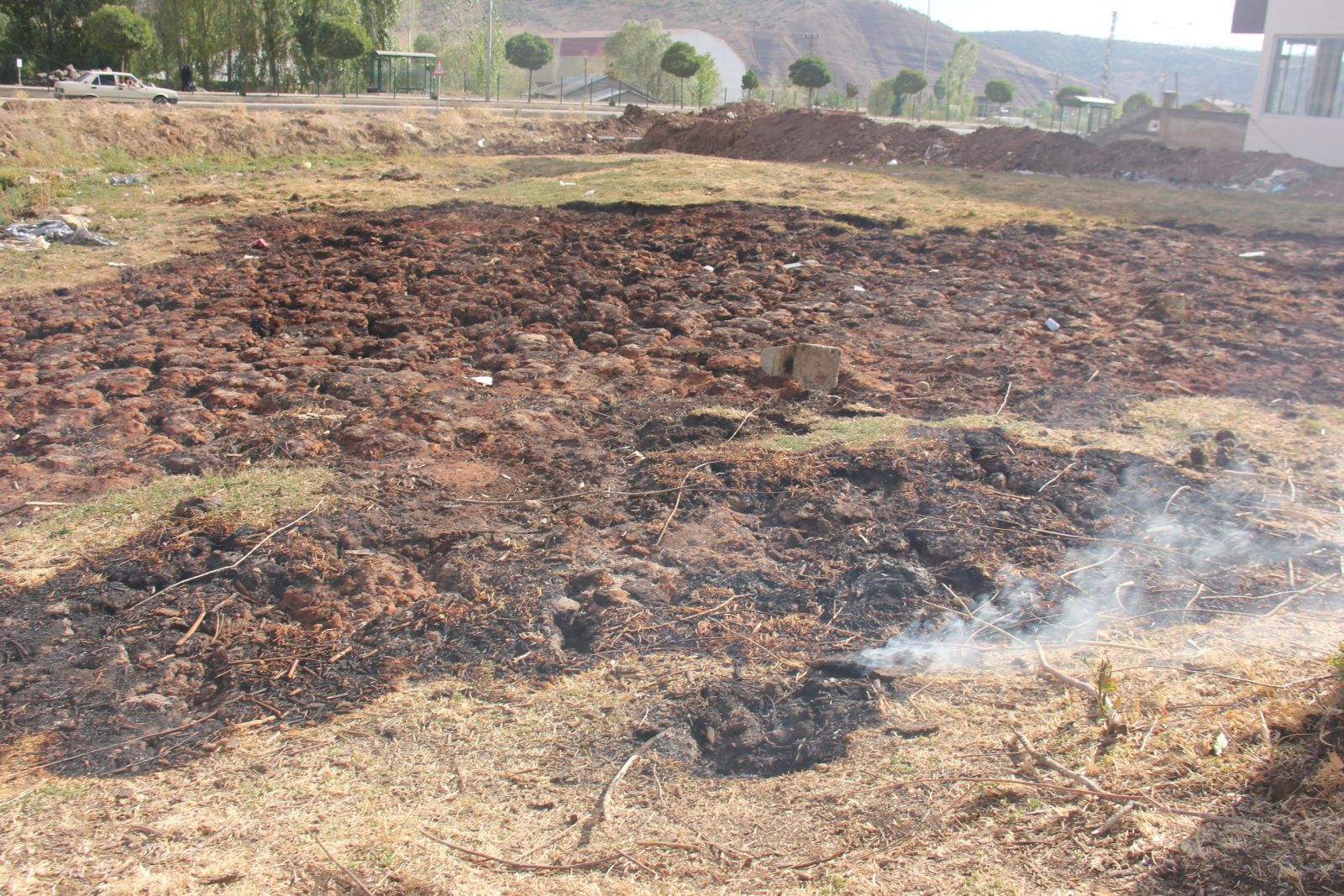 Topraktan çıkan dumanlar tedirgin etti