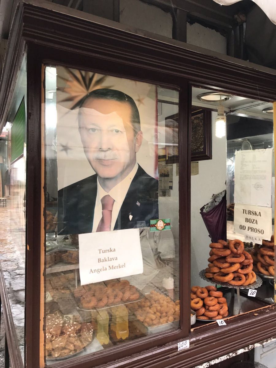 Makedonya'dan Merkel'e baklavalı mesaj