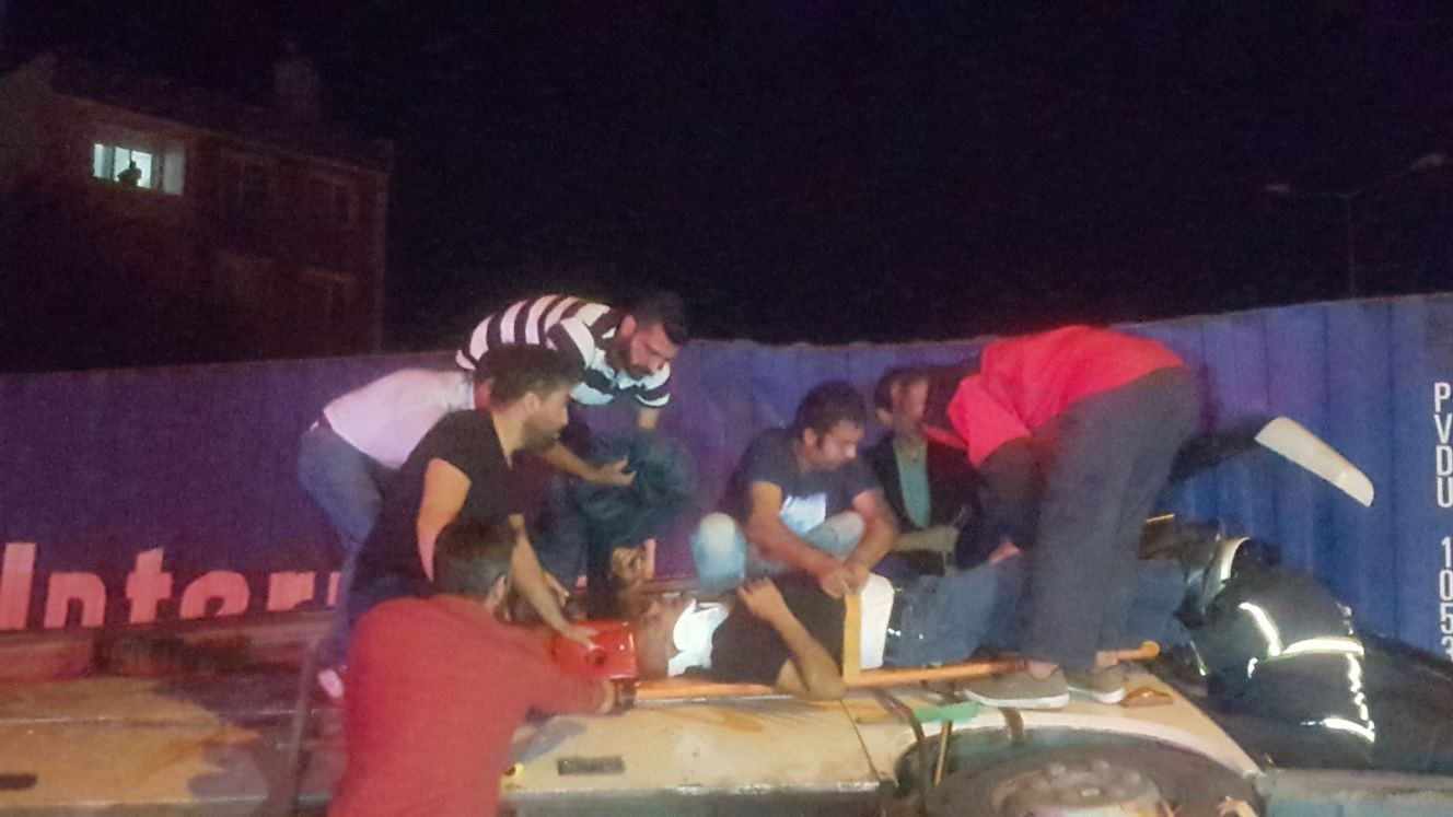 Kocaeli'de tır ile servis minibüsü çarpıştı: Çok sayıda yaralı var