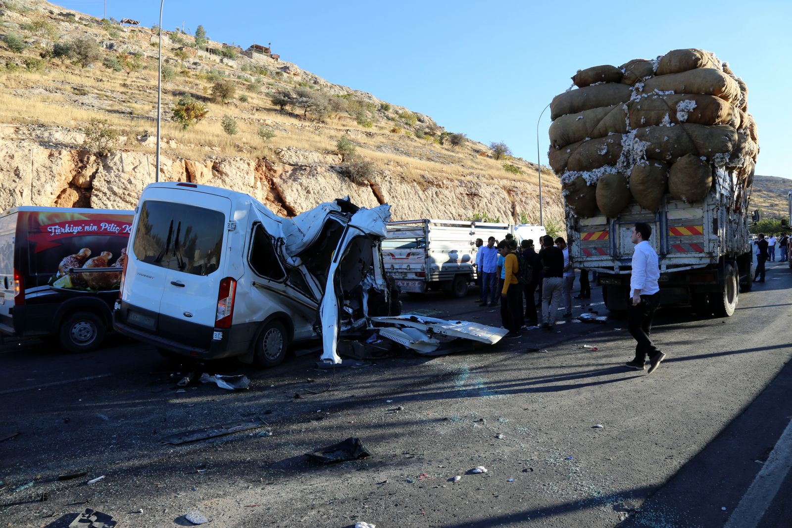 Şanlıurfa’da öğrenci servisi kamyona arkadan çarptı: 12 yaralı