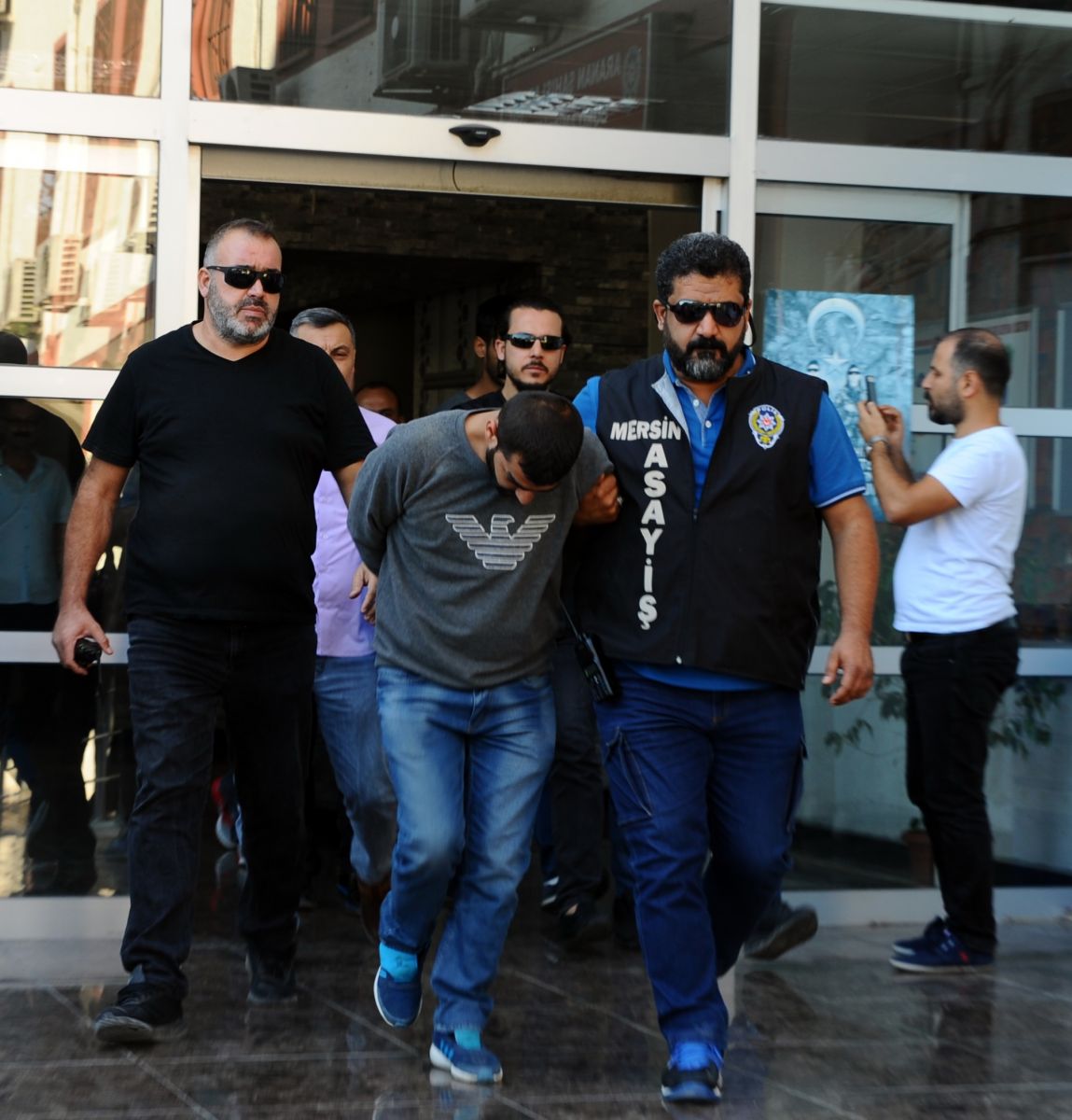 Mersin'de 22 yaşındaki genç ilgisi olmadığı kavgada öldü