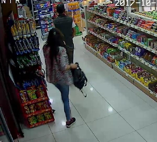Bağış kutusu hırsızlığı güvenlik kamerasında
