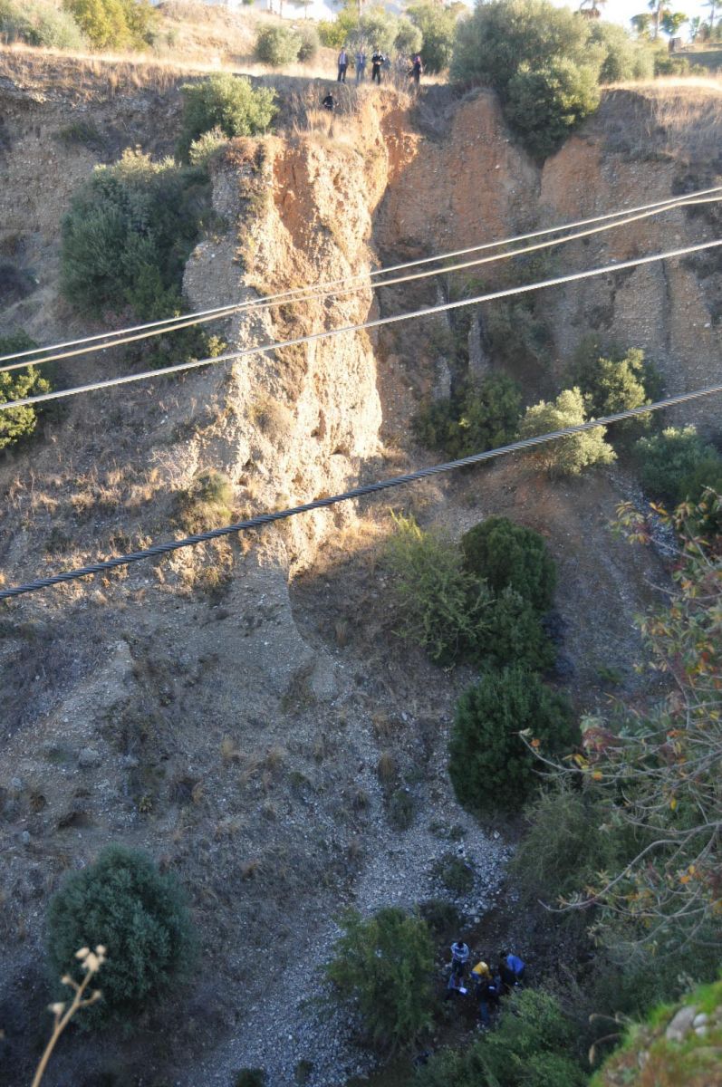 İntihar için çıktı, ikna edilirken uçuruma düştü
