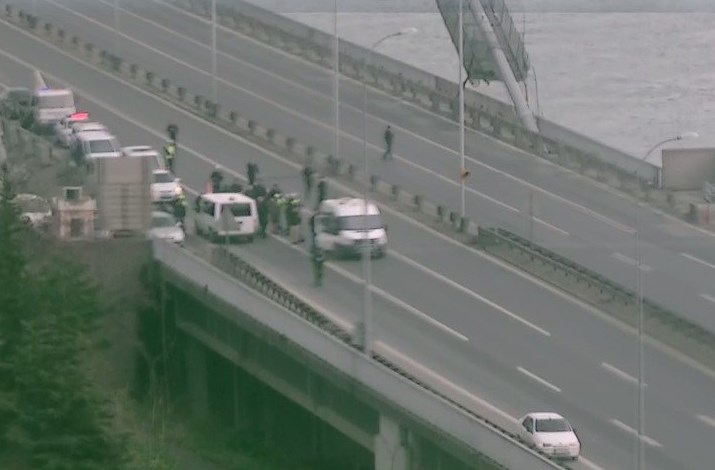 Boğaziçi Köprüsü'nde bomba paniği!