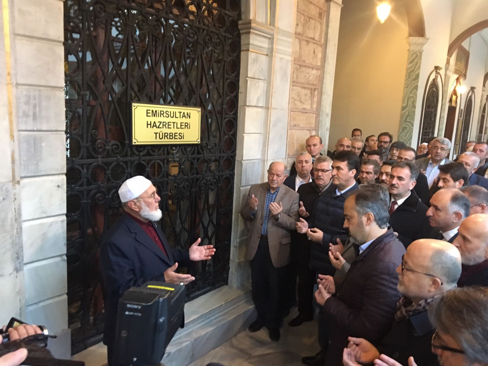 Bursa'nın yeni başkanı Emirsultan'dan göreve başladı