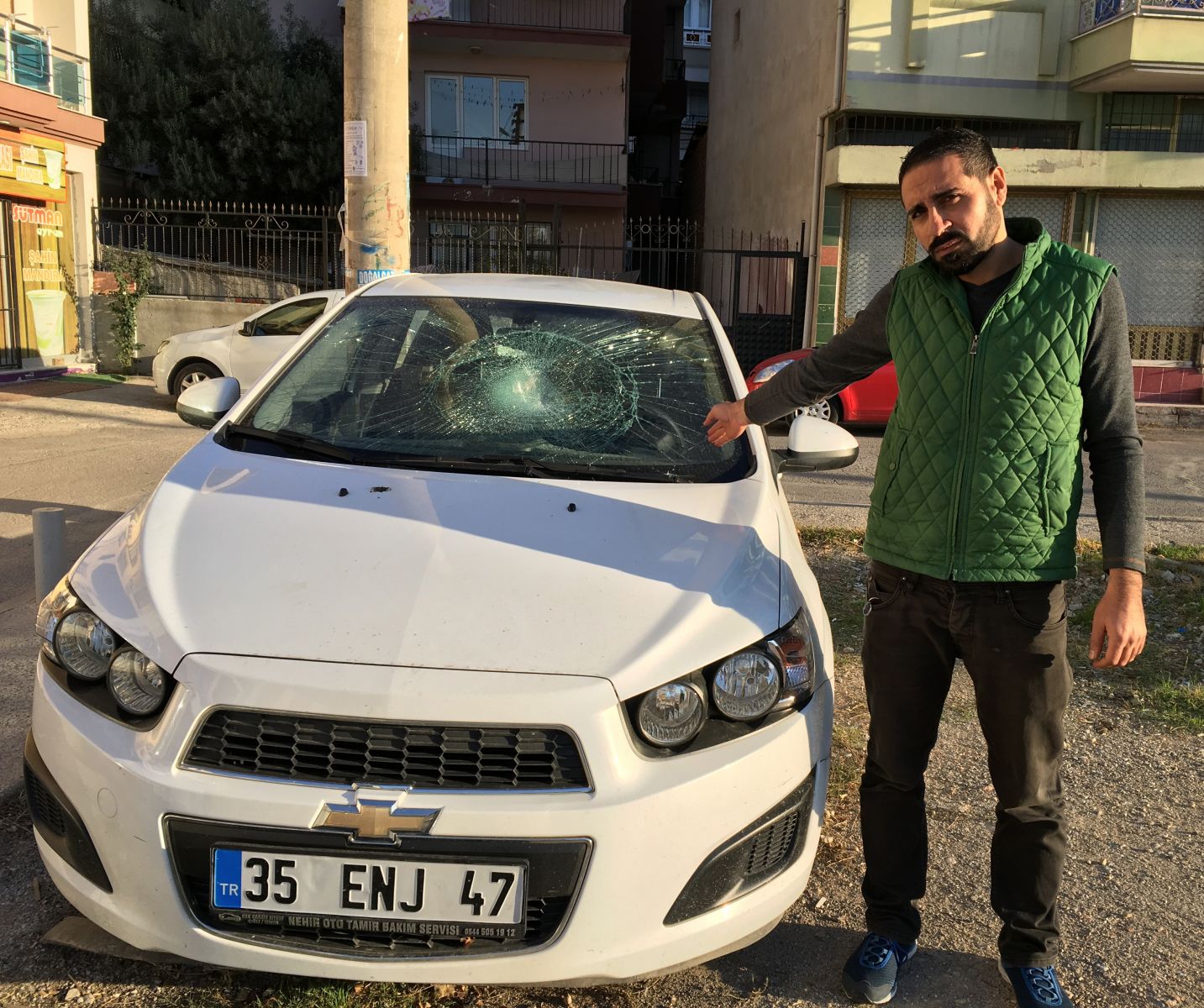 Servise sapasağlam verdiği aracını kazalı görünce şoke oldu