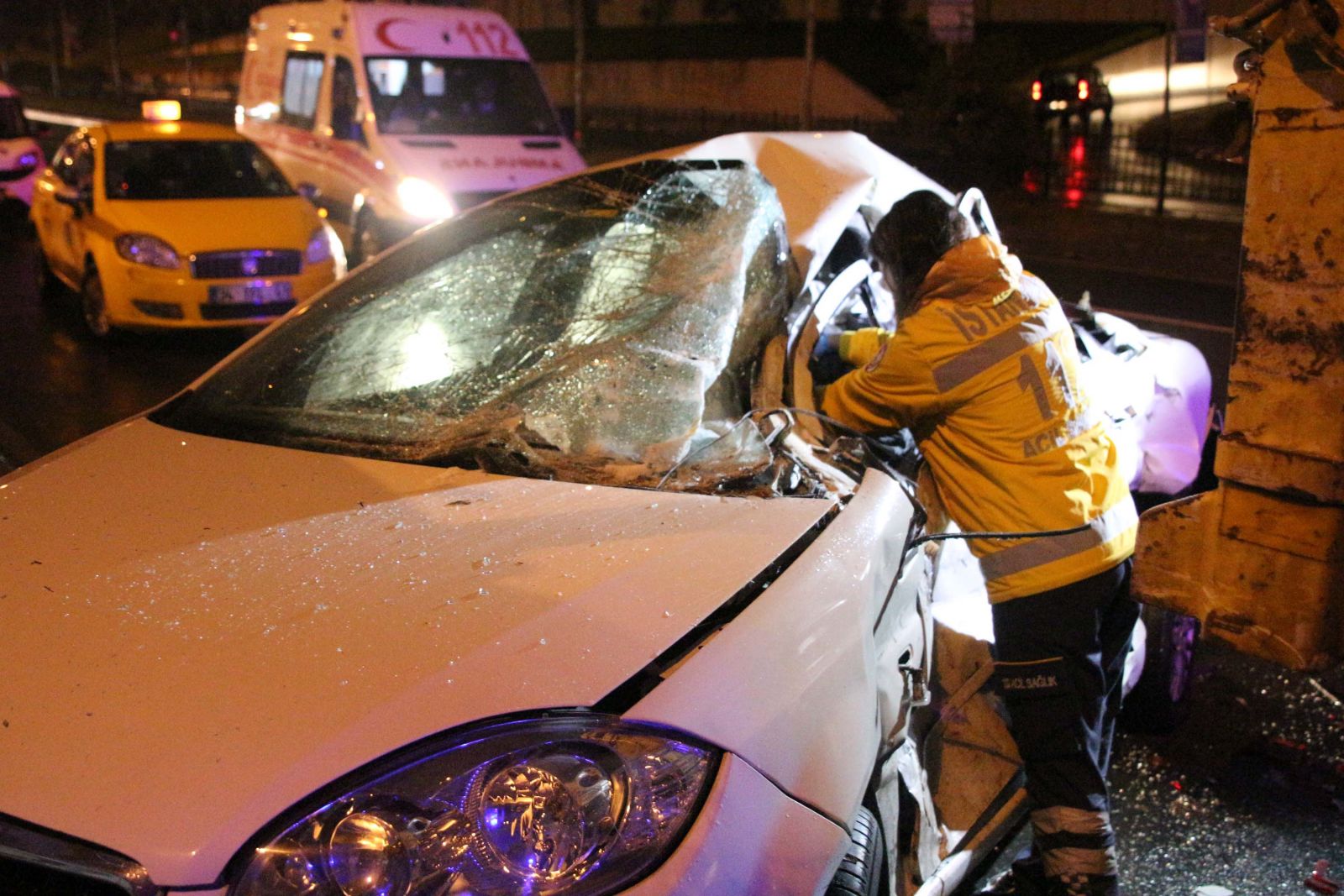 Şişli'de feci kaza: 3 yaralı