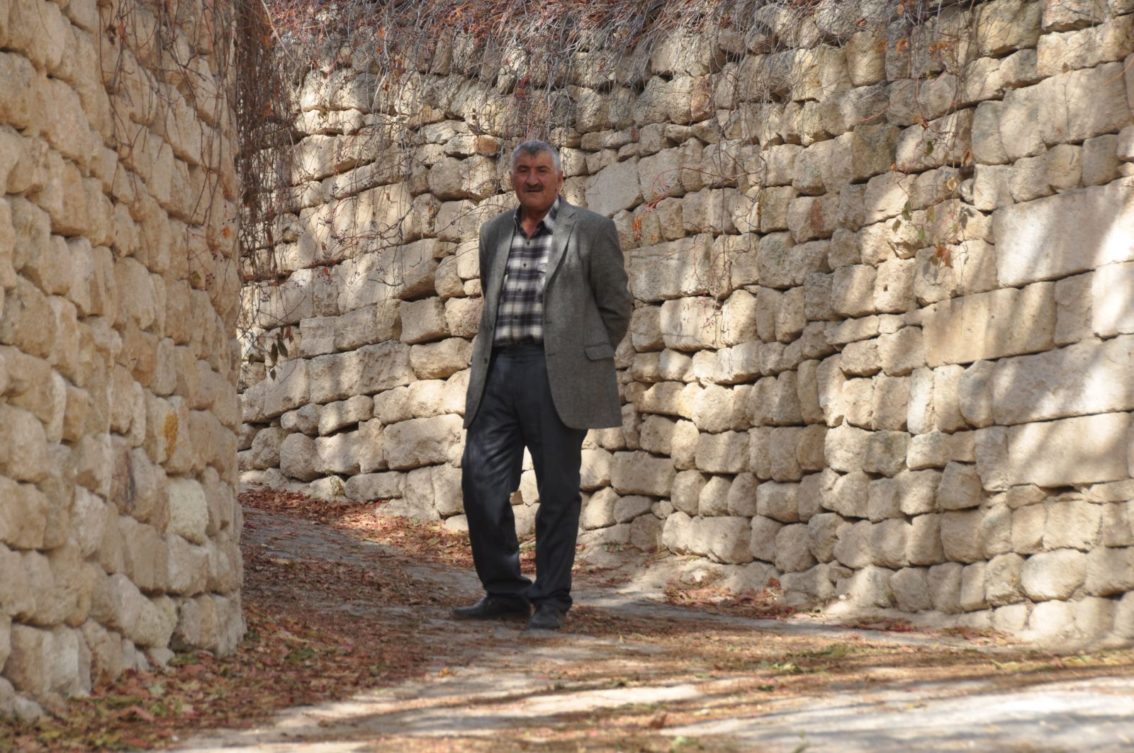 Bu mahallede sadece 2 kişi yaşıyor, üstelik biri muhtar