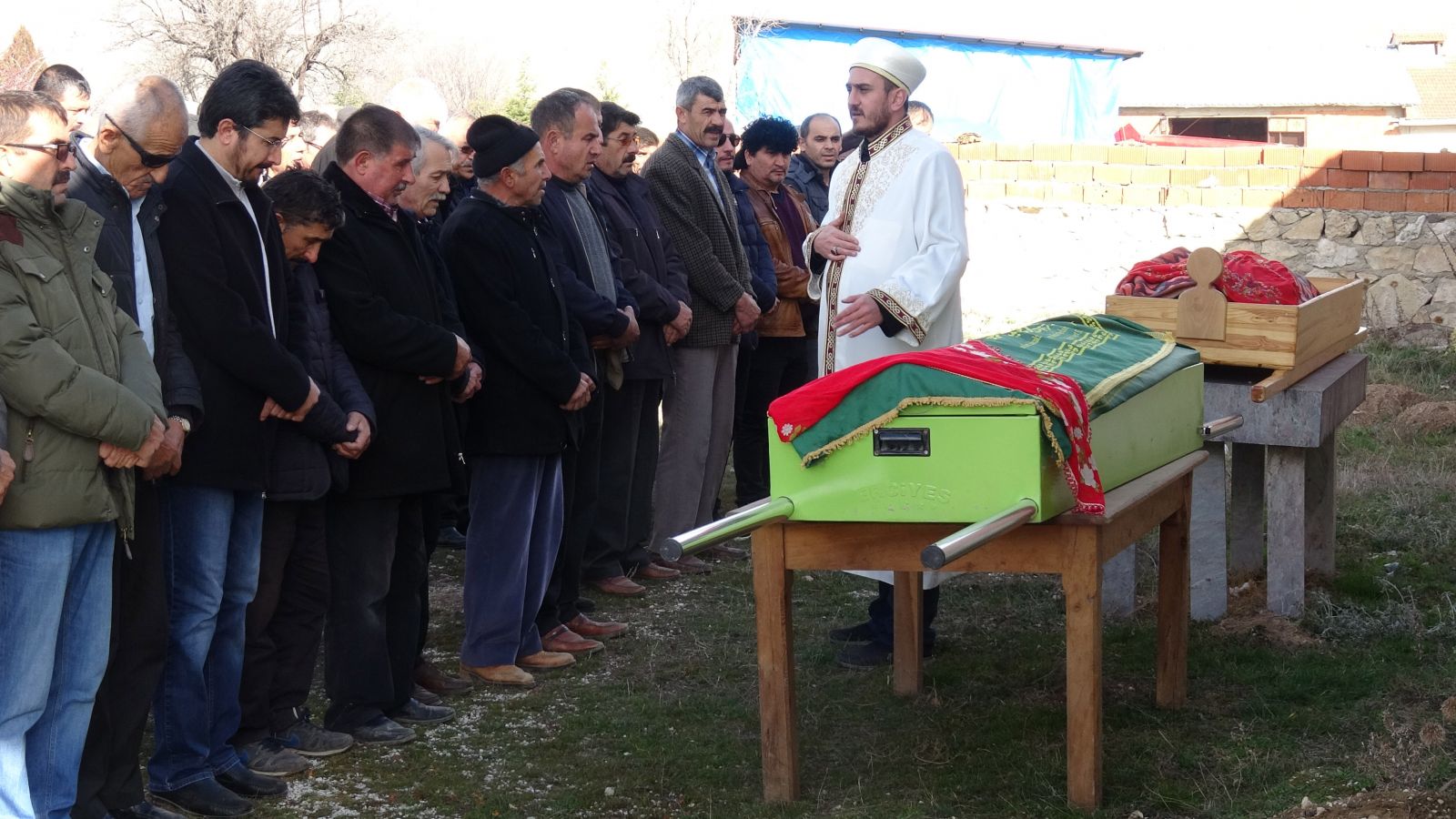 Eski eşi tarafından vurulan anne ve kızı yan yana defnedildi