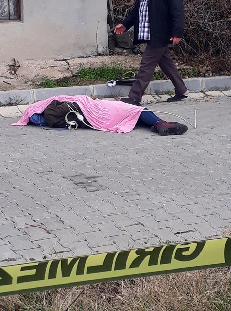 19 yaşındaki kızı işe giderken öldürdüler!