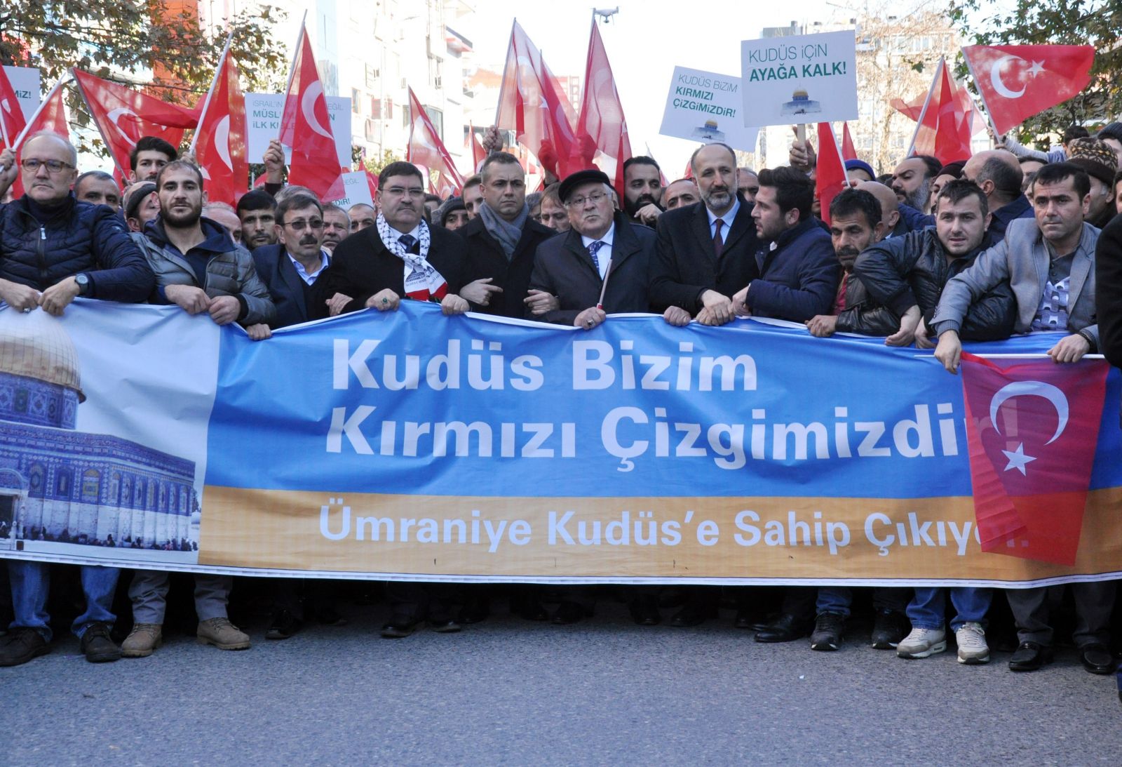 Ümraniye’de on binlerce vatandaş Kudüs için yürüdü