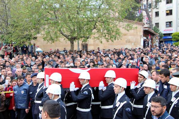 Şehit annesi evlat acısına 4 gün dayanabildi