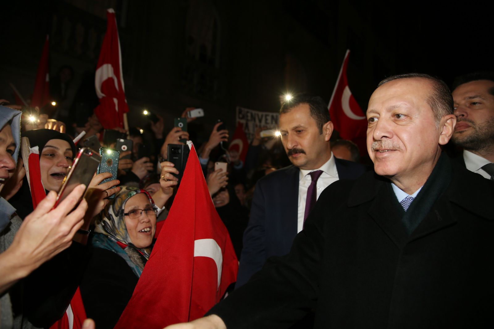 Cumhurbaşkanı Erdoğan'a Fransa'da sevgi seli