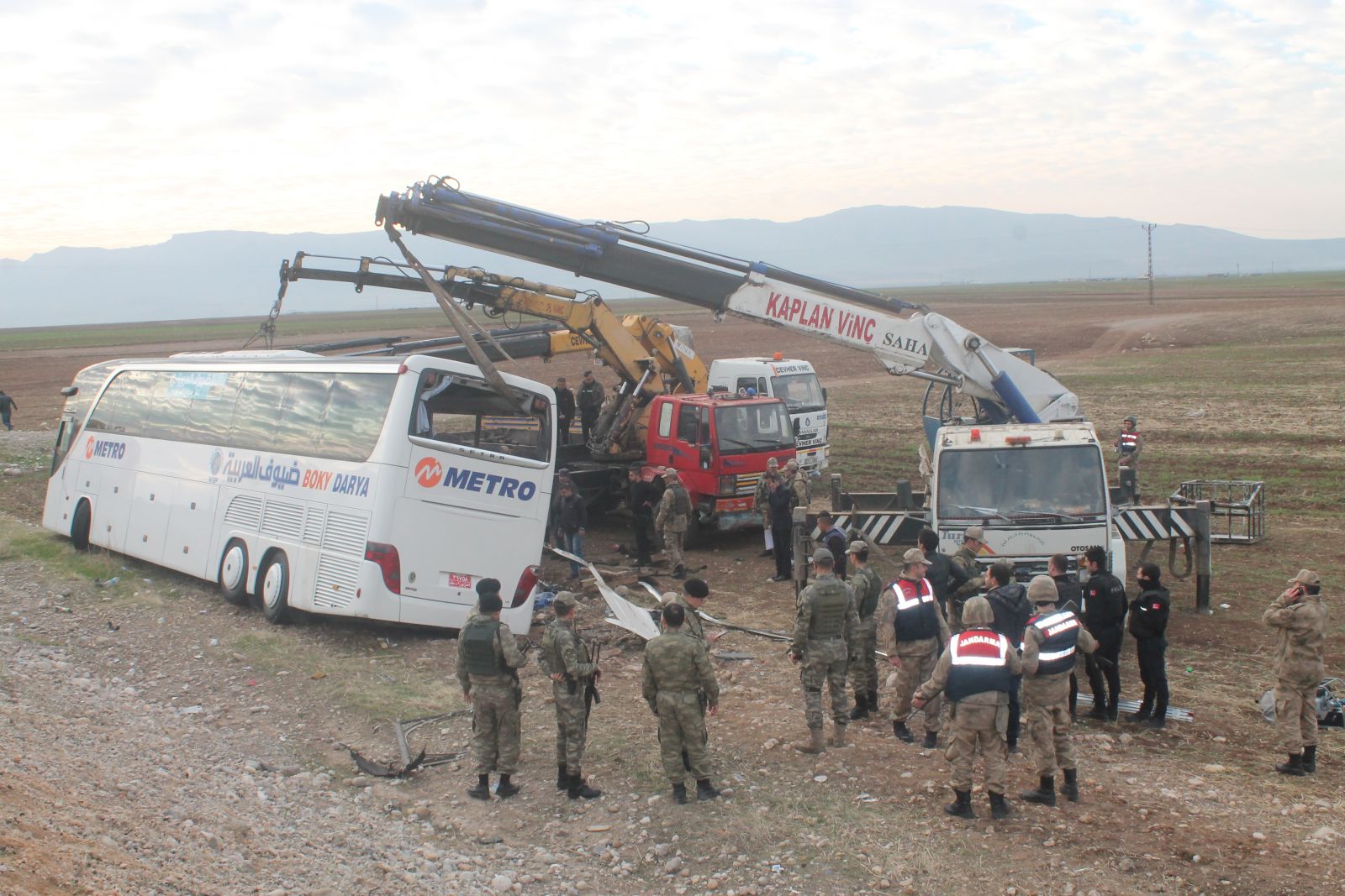 Türkiye'den Irak' a yolcu taşıyan otobüs kaza yaptı