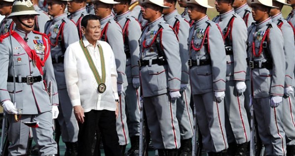 Cesedi sokak ortasında saatlerce kaldı!