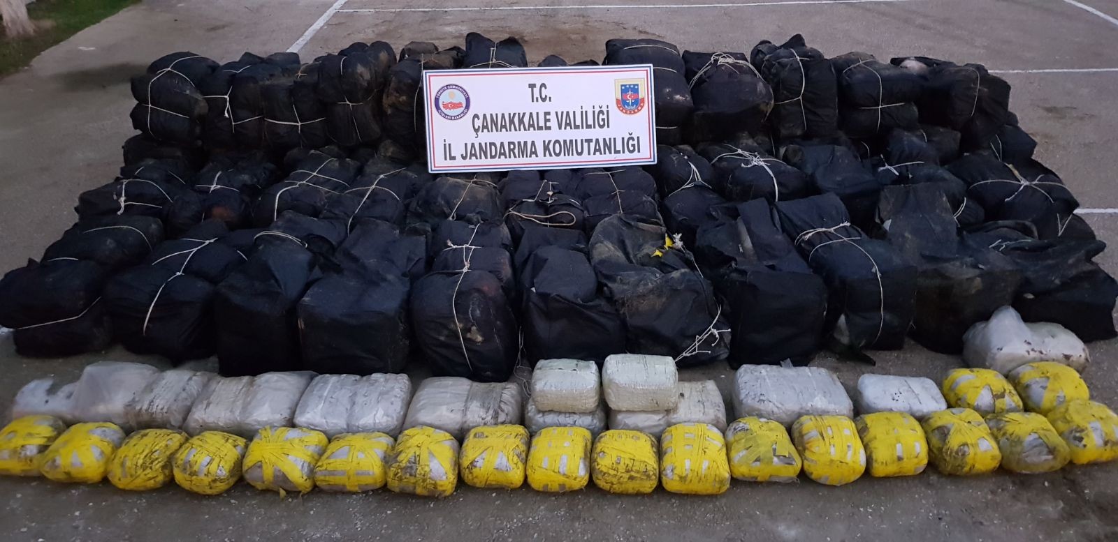 Çanakkale'de 51 valiz içinde 1.7 ton esrar