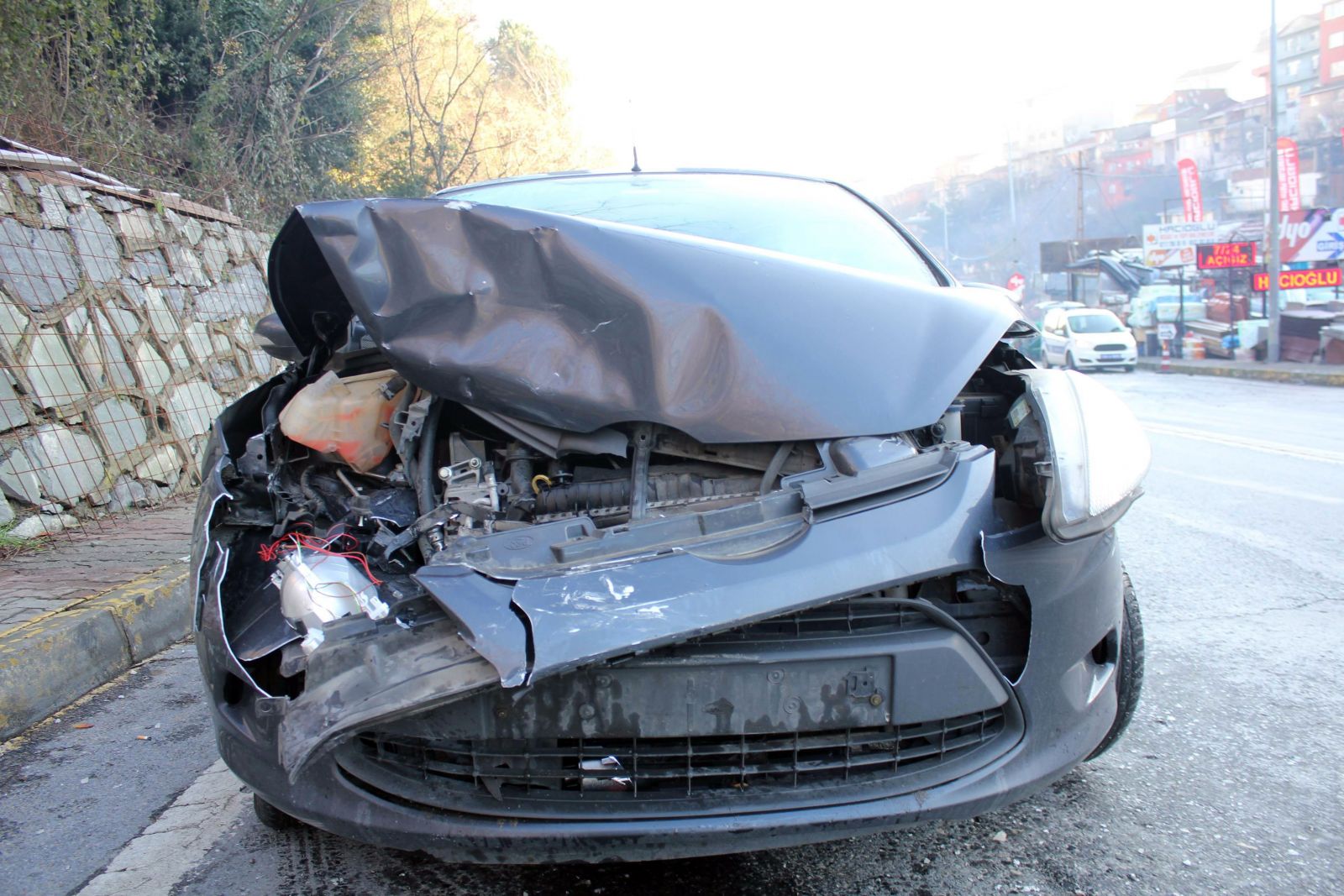 Sarıyer’de buzlanma nedeniyle 9 araç birbirine girdi