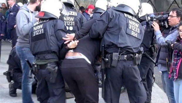 PKK yandaşları terör karşıtı mitinge saldırdı!