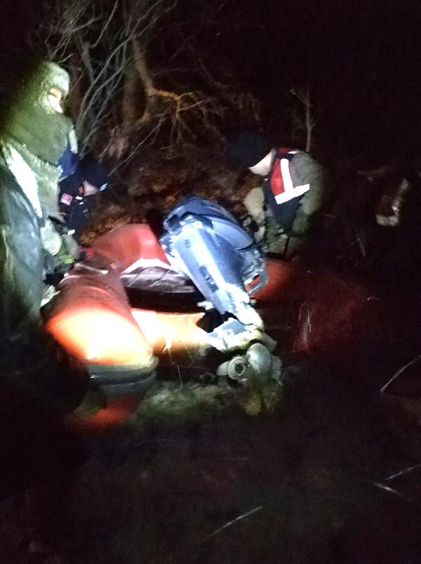 Yunanistan'ın geri gönderdiği kaçaklar donmaktan son anda kurtarıldı