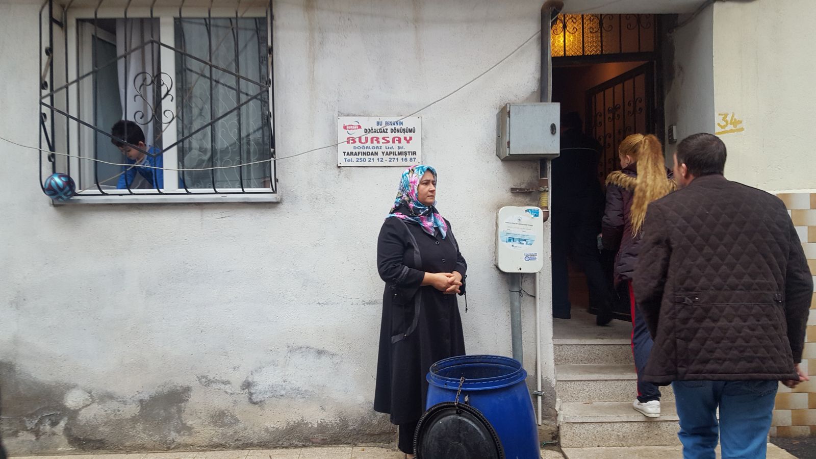 Babası uyuyakalınca 2 yaşındaki çocuğu polis kurtardı