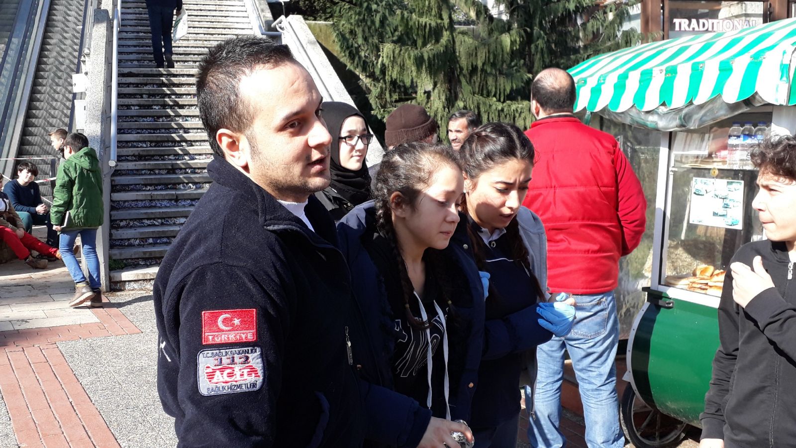 Bursa'da yürüyen merdiven paniği! Çok sayıda öğrenci yaralı