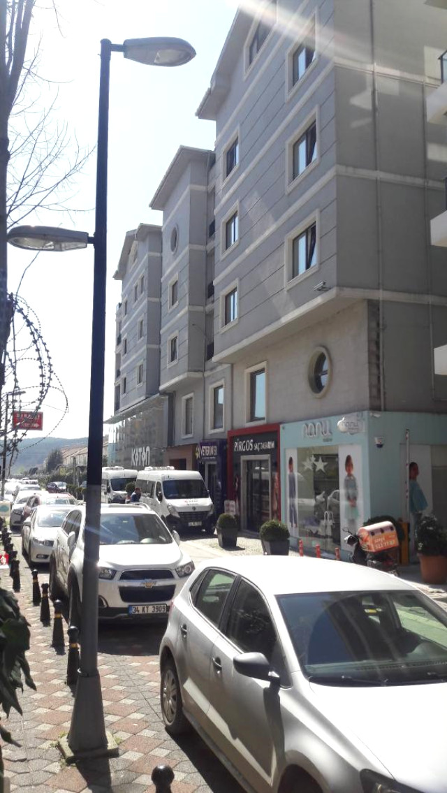 Jet faciasında kızlarını kaybeden başaran ailesinin evine ziyaretçi akını yaşanıyor