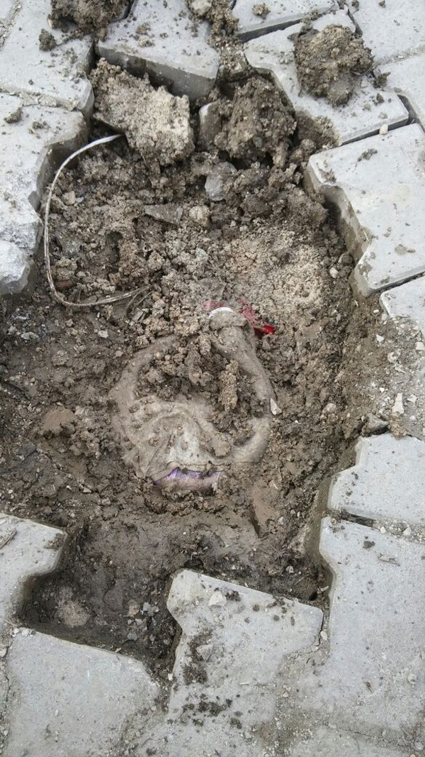 Van'da kilit taşlarının altından bomba çıktı!