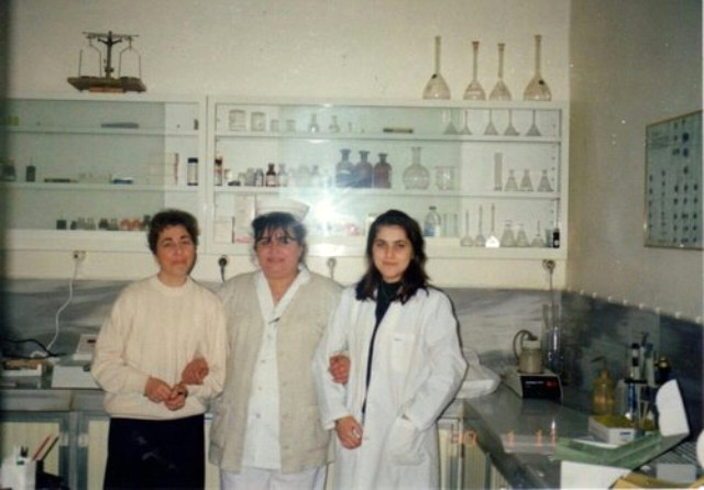 Ölen annesinin erkek olduğunu öğrenen genç kıza bir şok daha