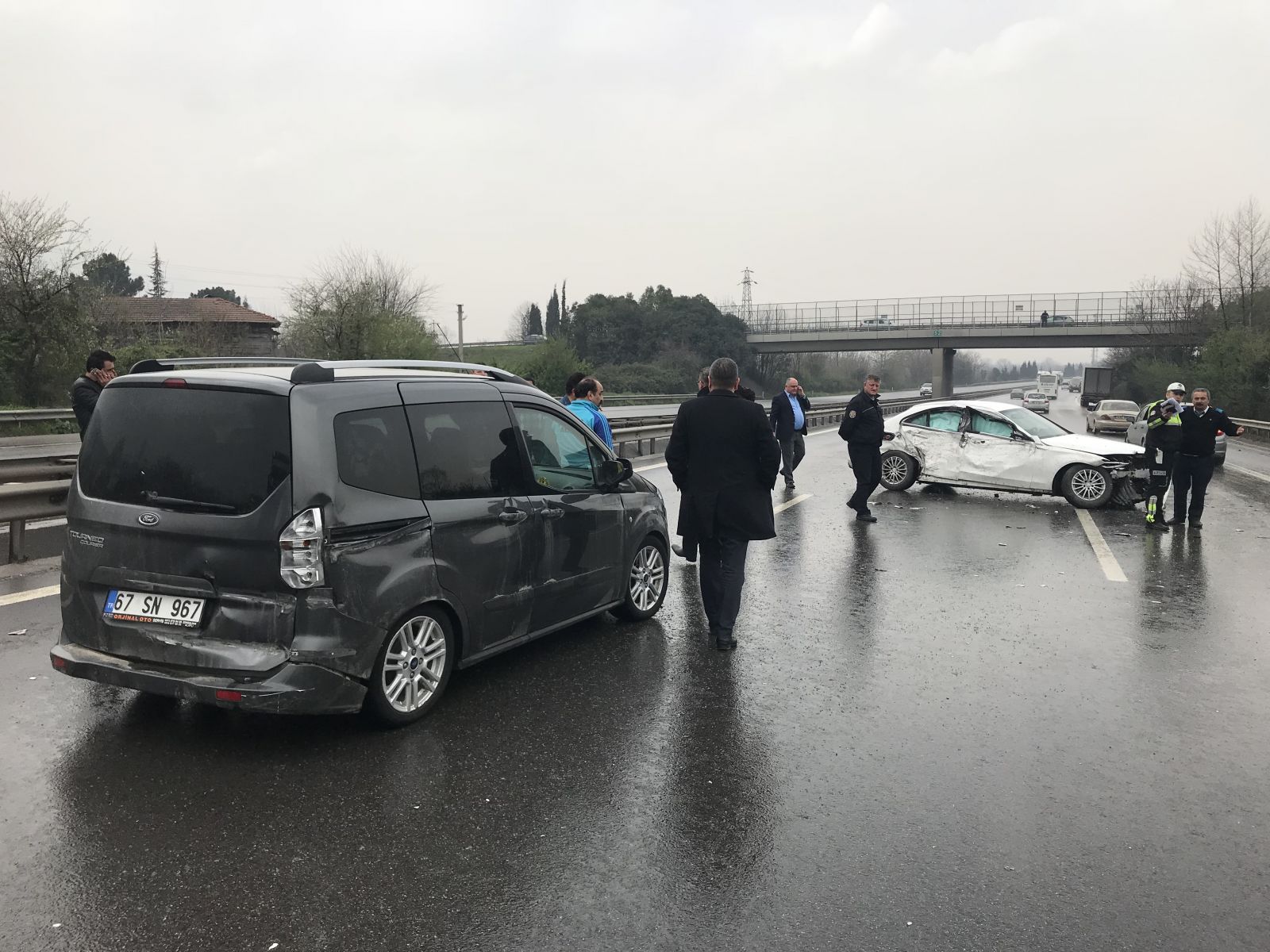 TEM'de zincirleme kaza! İstanbul yönü kilit
