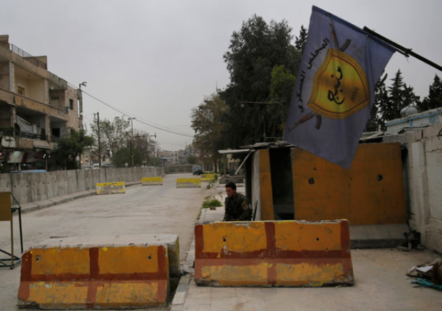 Skandal! Hainler güpegündüz yol kesti