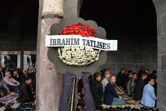 Zaza Şehmuz'un cenazesine İbrahim Tatlıses de çelenk gönderdi