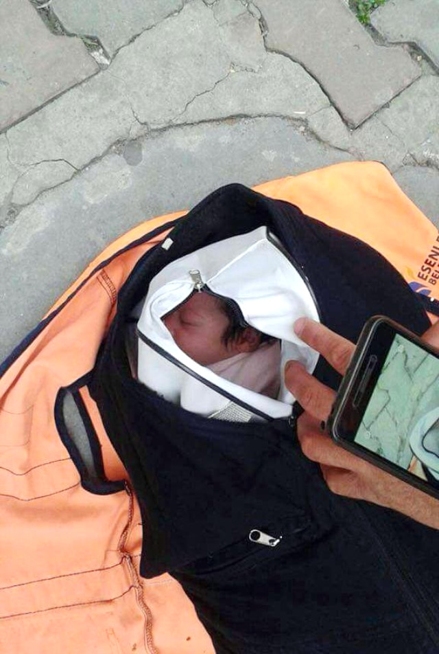 İstanbul'da temizlik görevlileri, çöplerin arasına bırakılmış yeni doğmuş bebek buldu