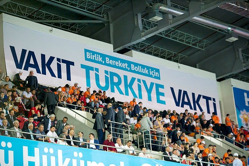 AK Parti seçim beyannamesini açıkladı