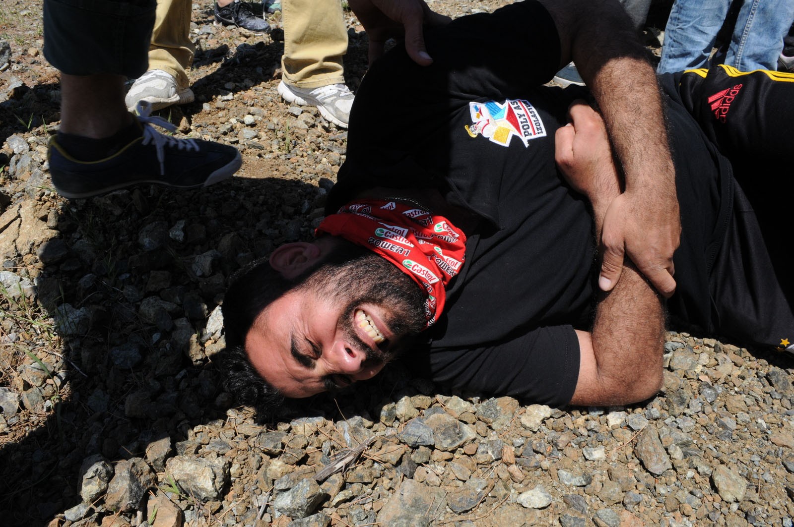 Evlilik teklif eden genç, sevgilisinin yüreğini ağzına getirdi