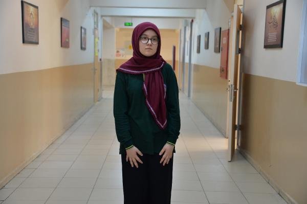 İmam hatipli Azra, LGS’de Türkiye birincisi oldu