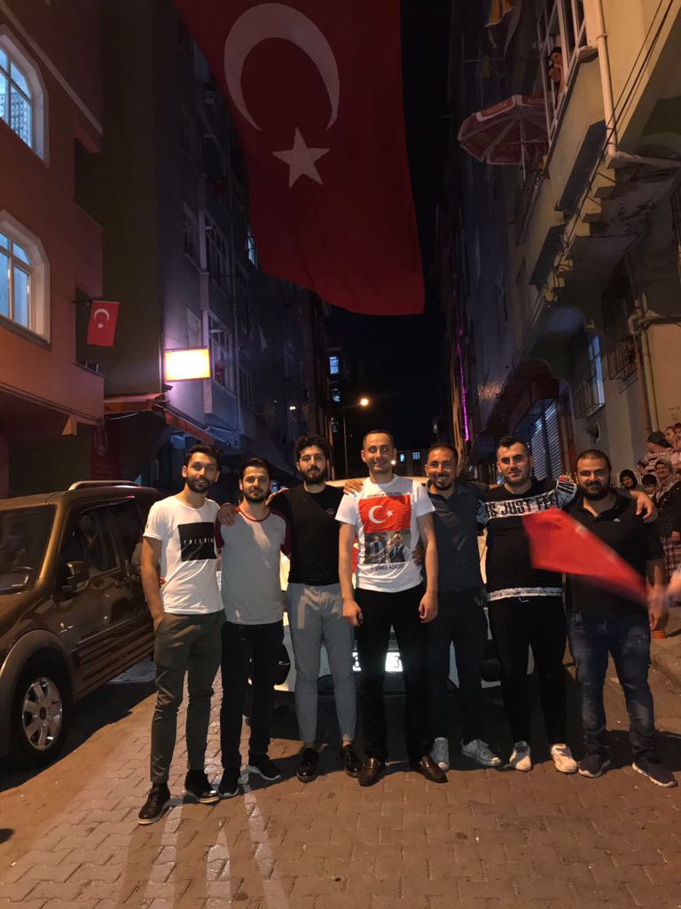 AB eski Bakanı ve Başmüzakereci Egemen Bağış, gazeteci Mustafa Arıdoru’yu askere uğurladı